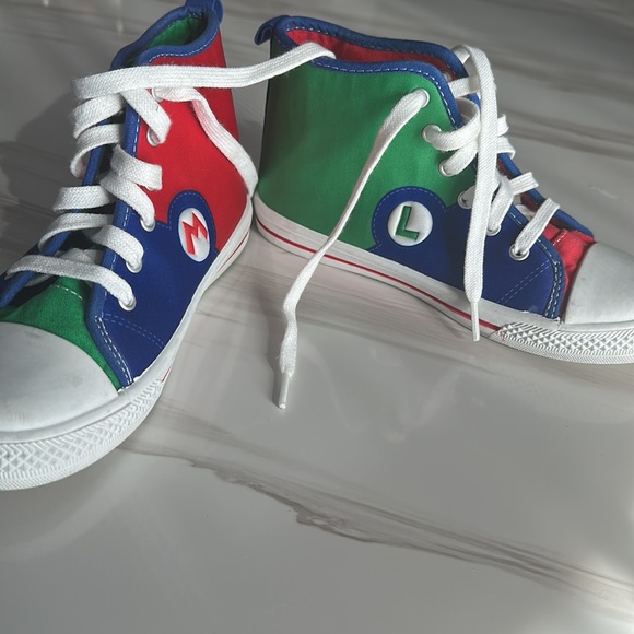 Super Mario Nintendo Sneakers - Picture 3 of 8